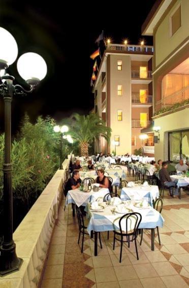 Hotel Ristorante La Siesta Pietrapaola 外观 照片